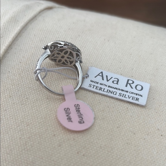 925 Sterling Silver Ring with Swarovski Crystals Round Cut Size 8 NWT - Picture 5 of 5